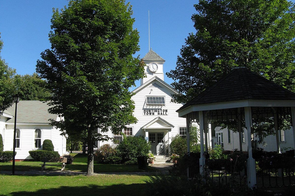 Huntington, NY - Category:Huntington, Massachusetts - Wikimedia Commons